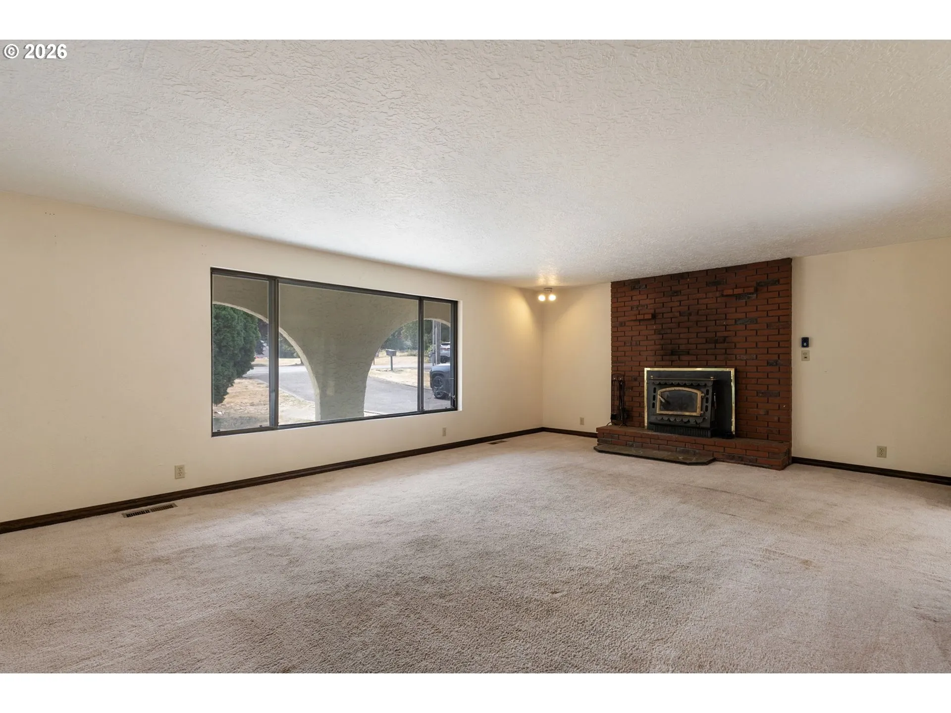 Living Room-Fireplace