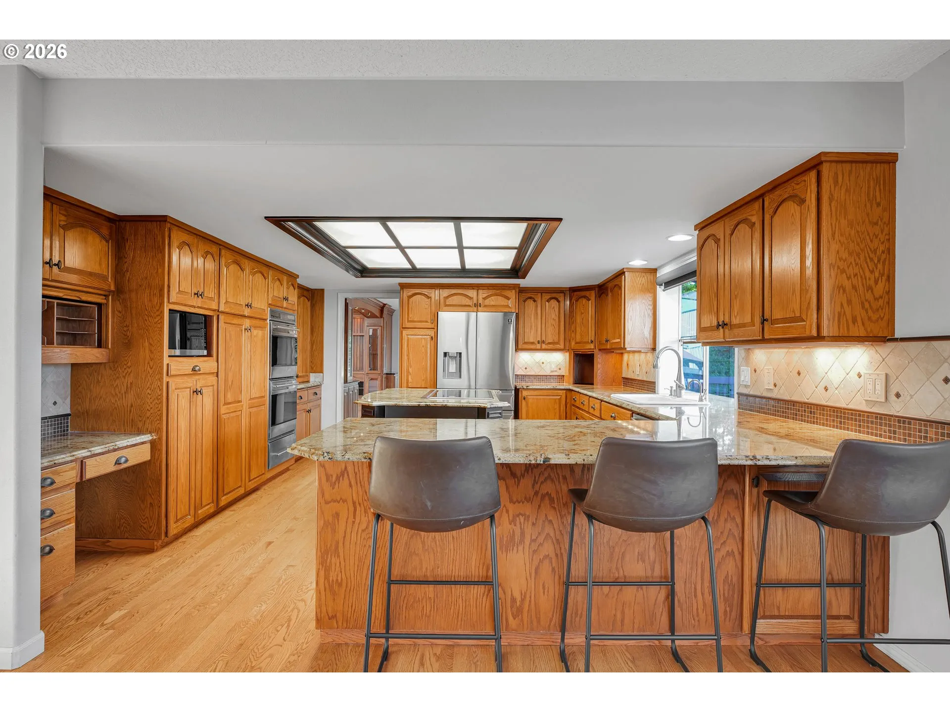 Kitchen-Breakfast Bar