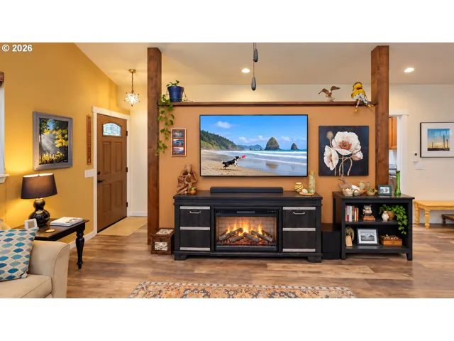 Living Room-Vaulted Ceilings
