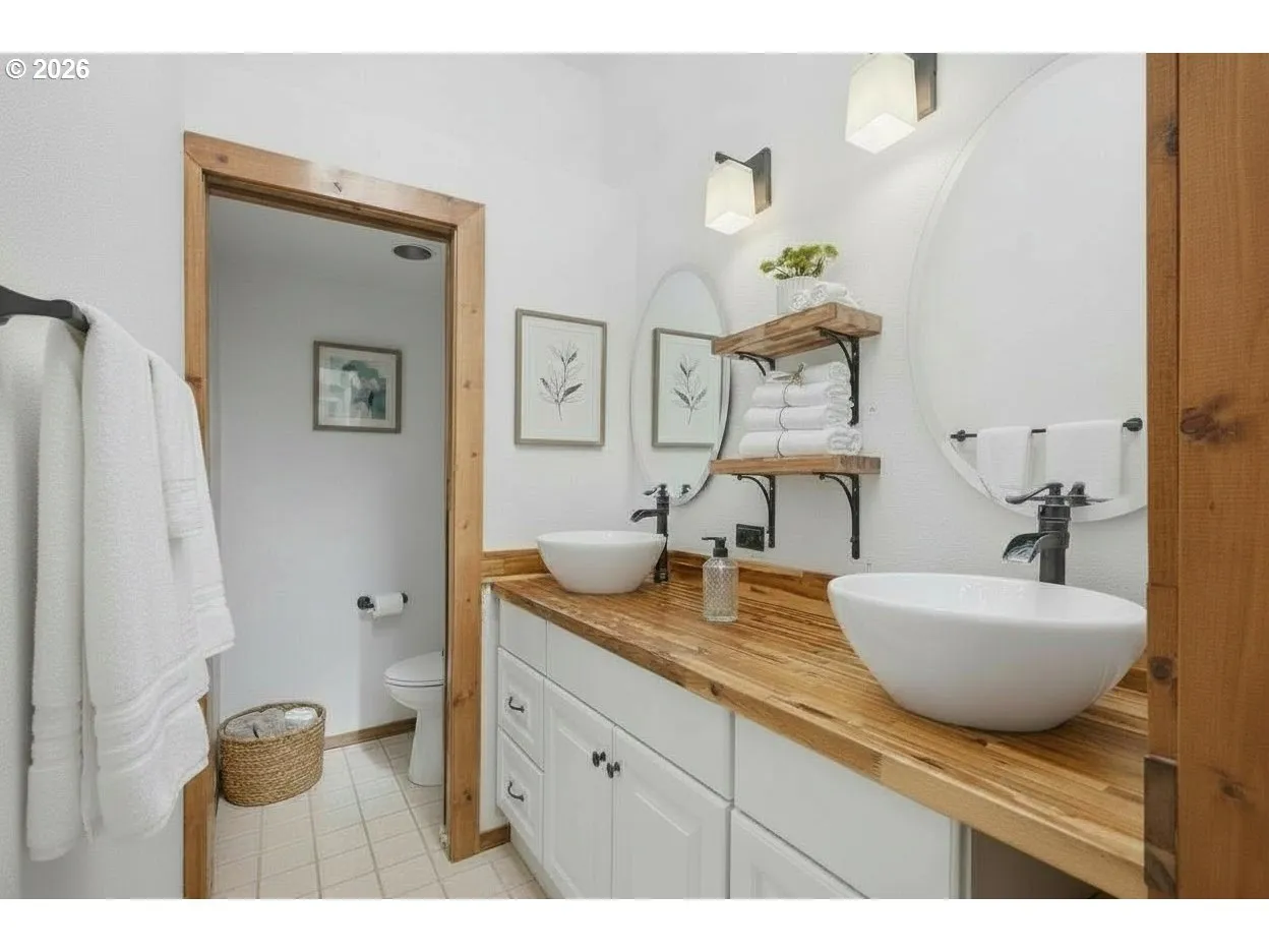 Owner's Suite Bathroom