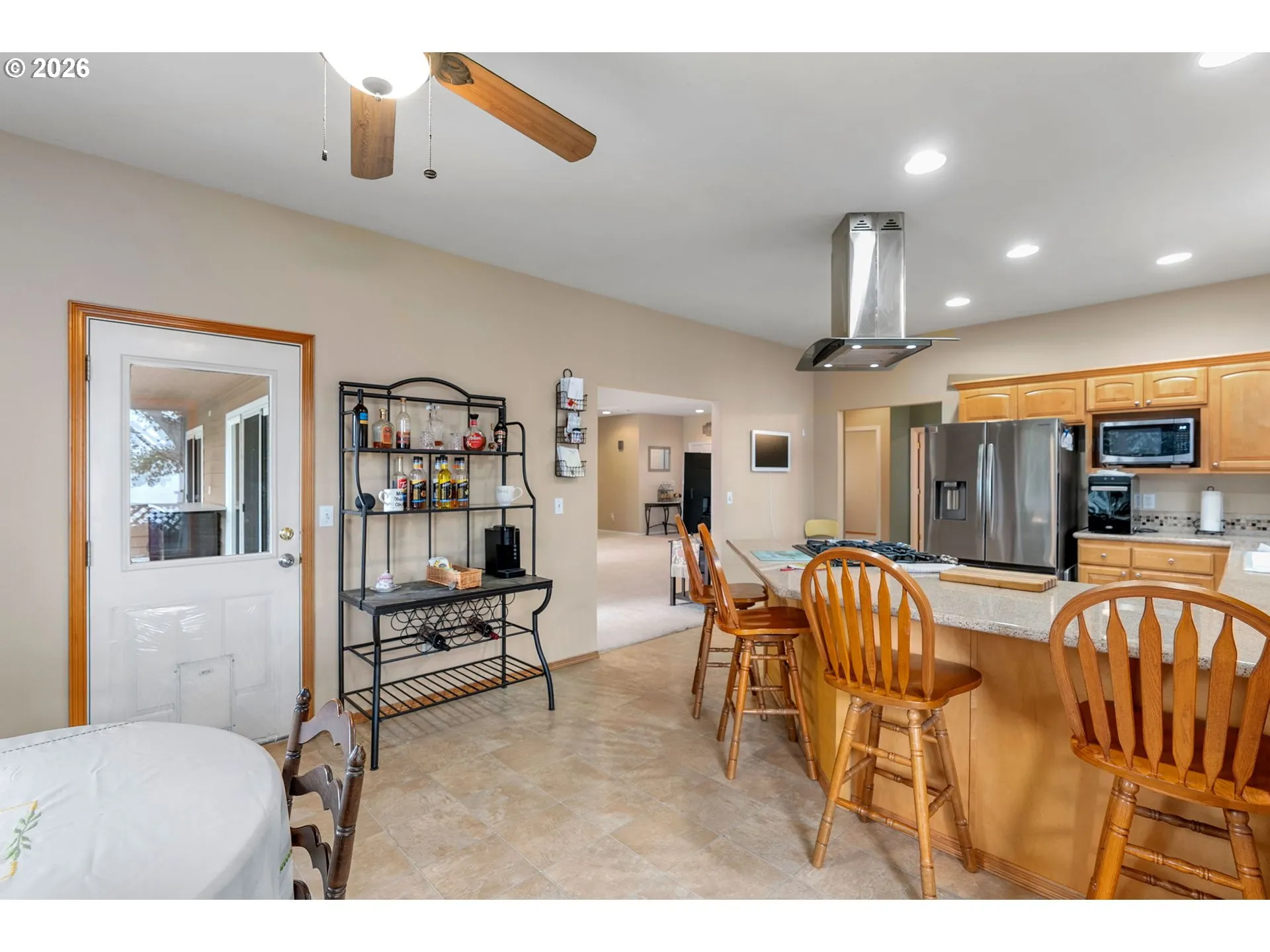 Kitchen-Breakfast Bar