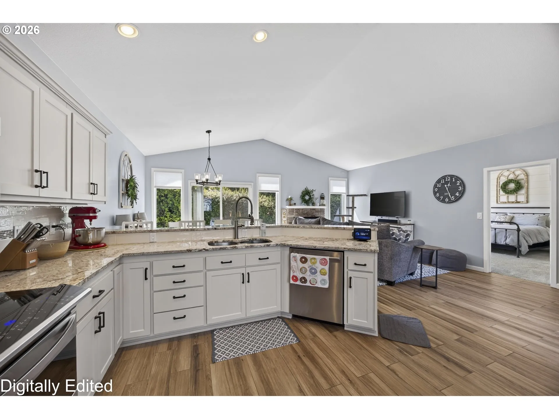 Kitchen-Breakfast Bar