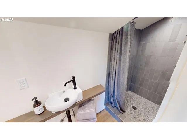 Bathroom-Upper