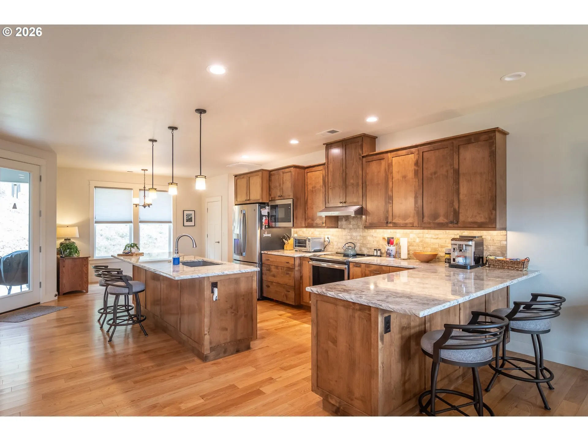 Kitchen-Breakfast Bar