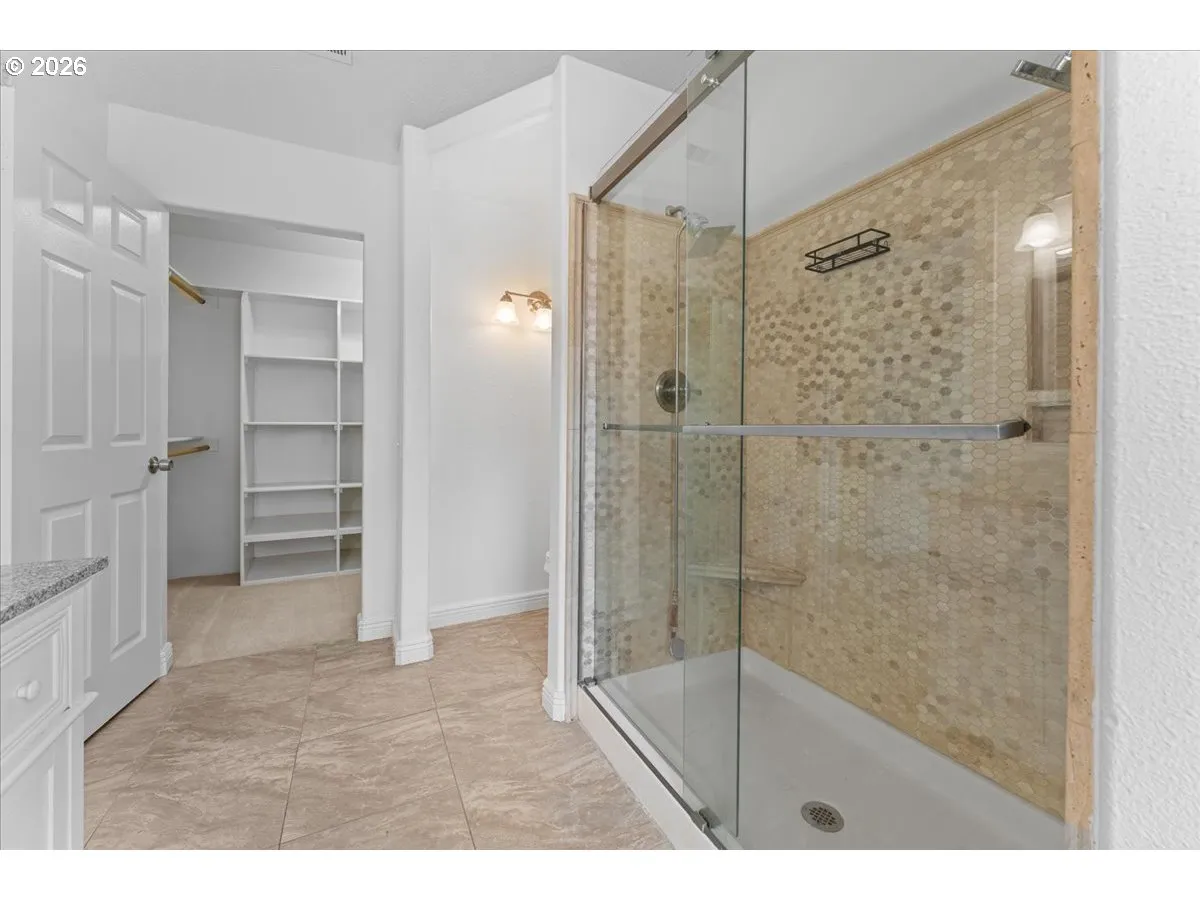 En Suite Bathroom-Upper