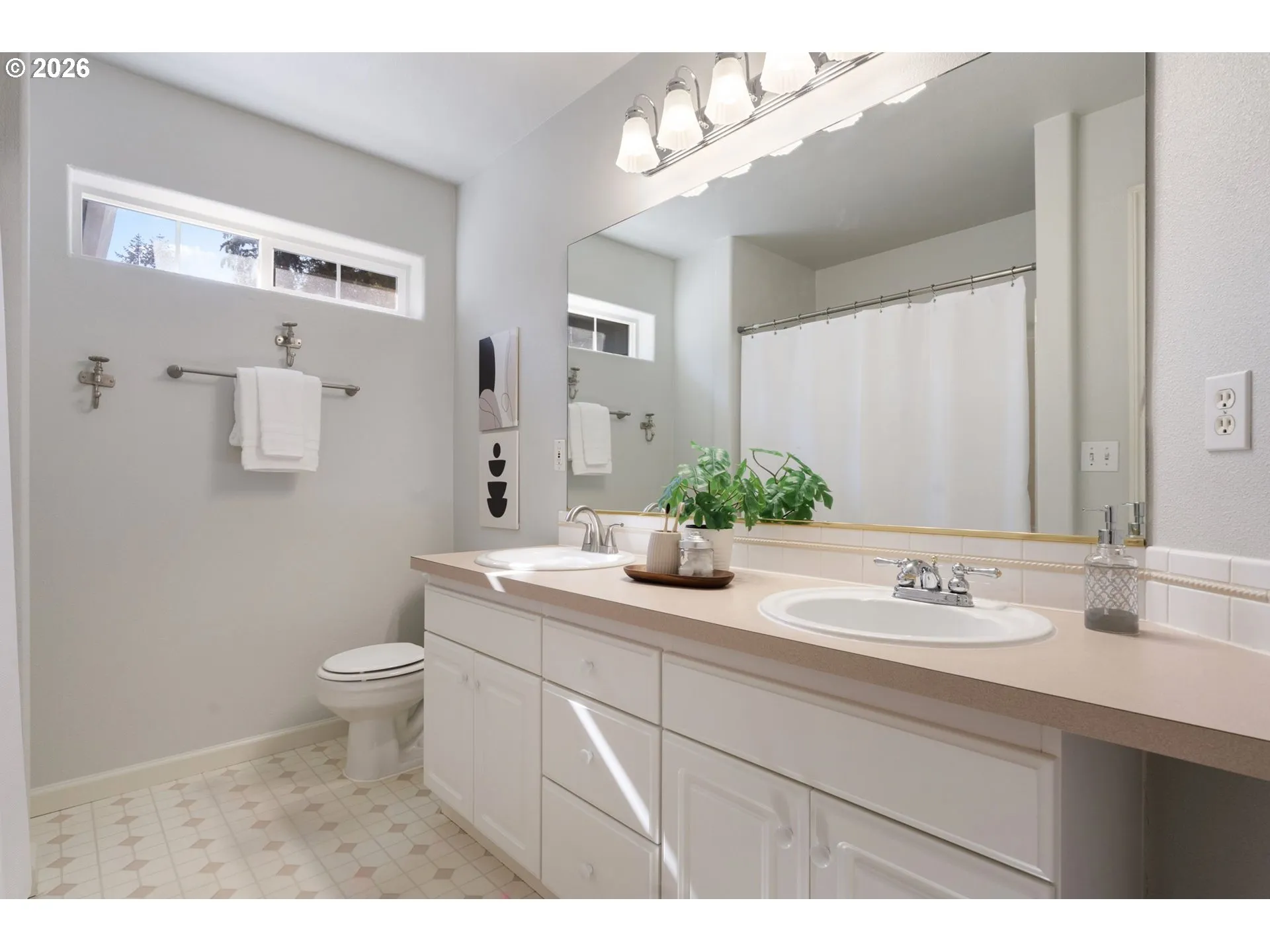 Bathroom-Upper