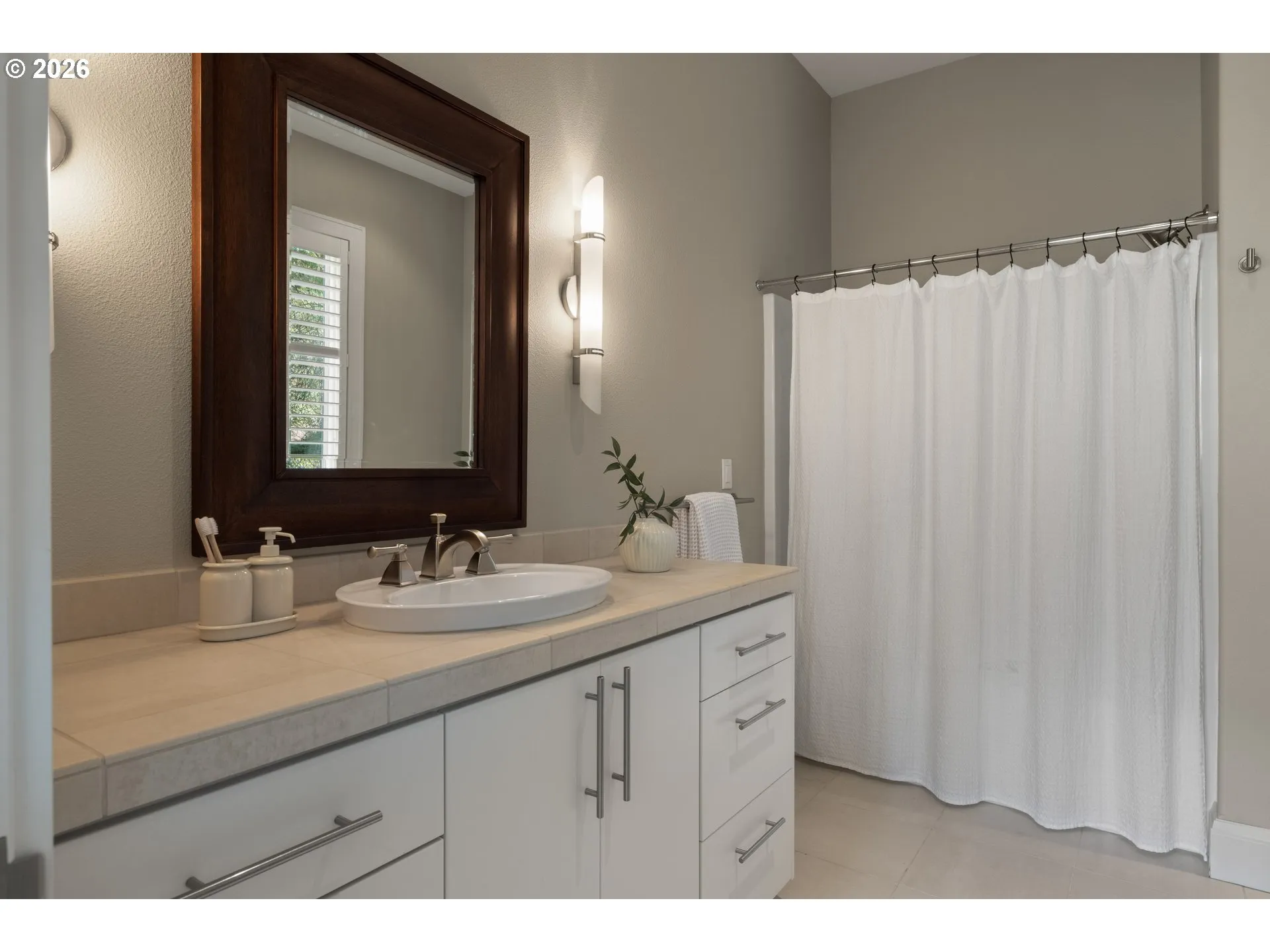 Bathroom, Attached-Lower