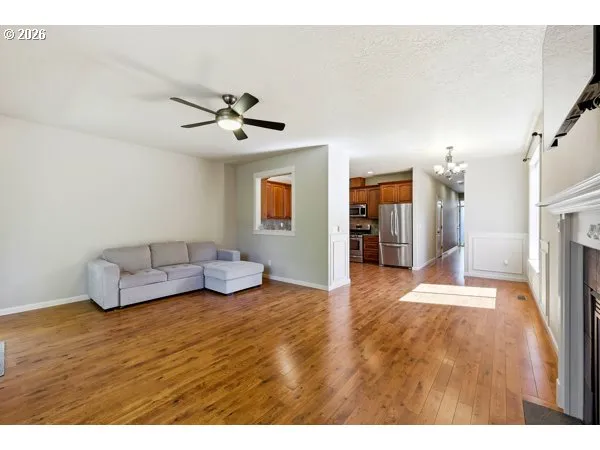 Living Room-Ceiling Fan