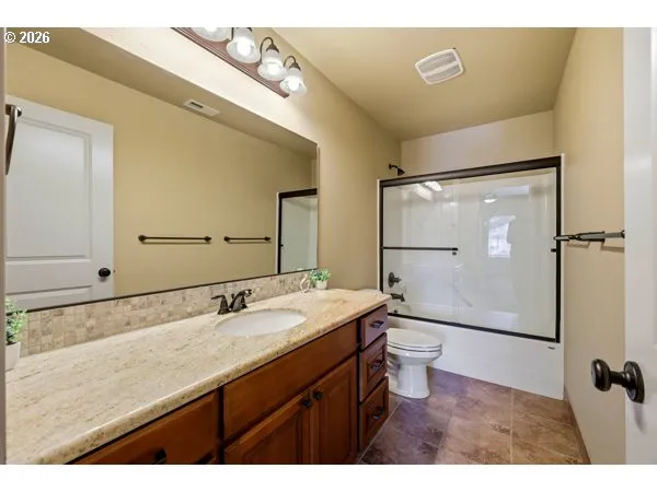 En Suite Bathroom-Upper