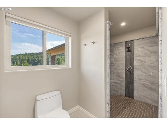 Bedroom-Full Bathroom