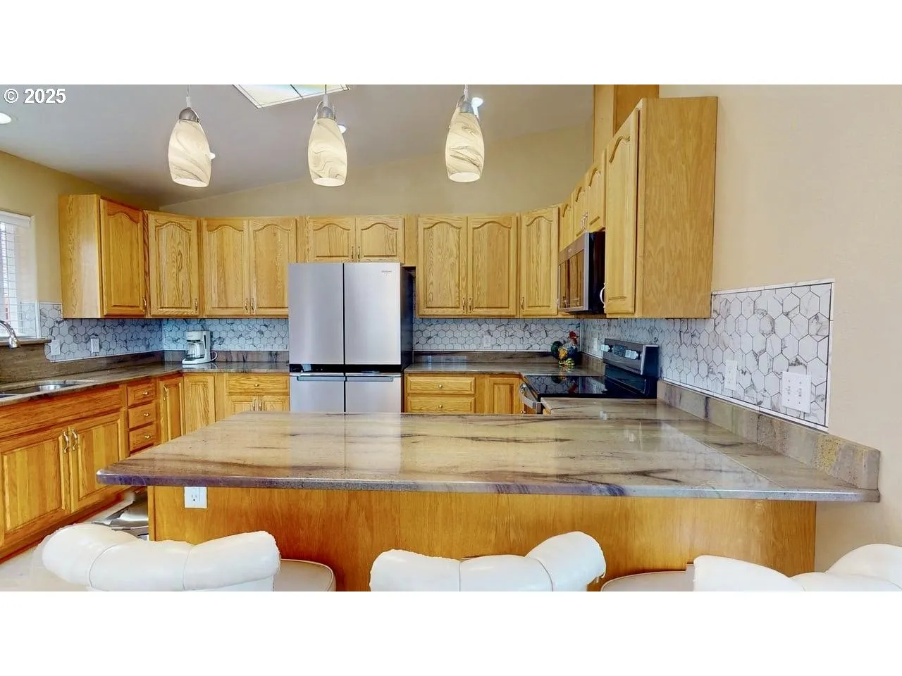 Kitchen-Breakfast Bar
