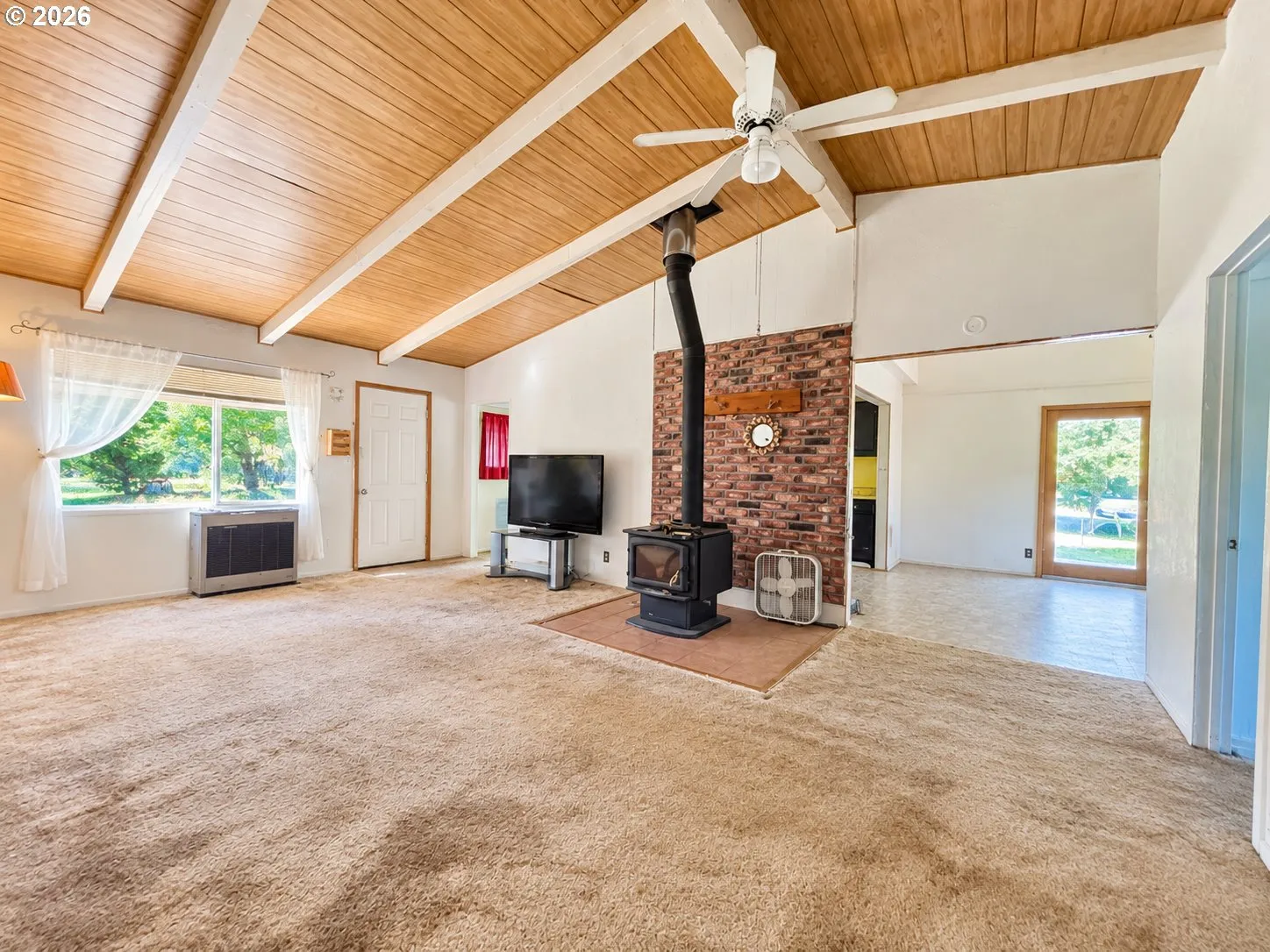 Living Room/Entrance