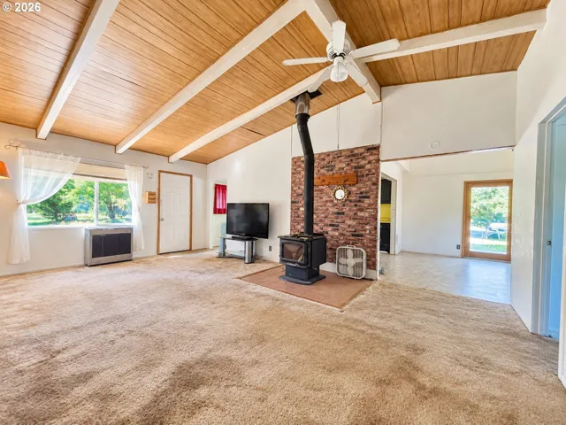 Living Room/Entrance