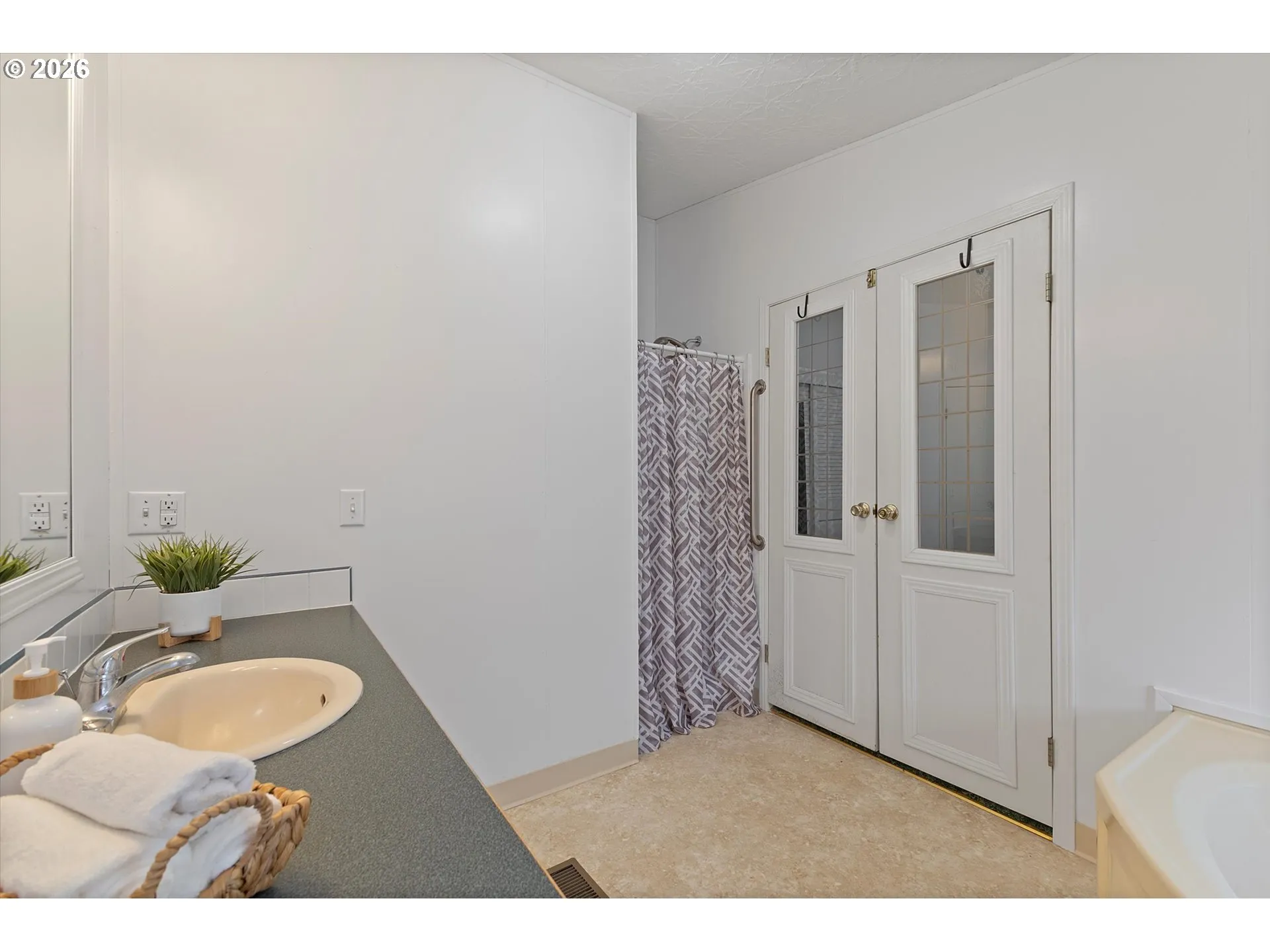 Bathroom, Attached-Walk in Shower