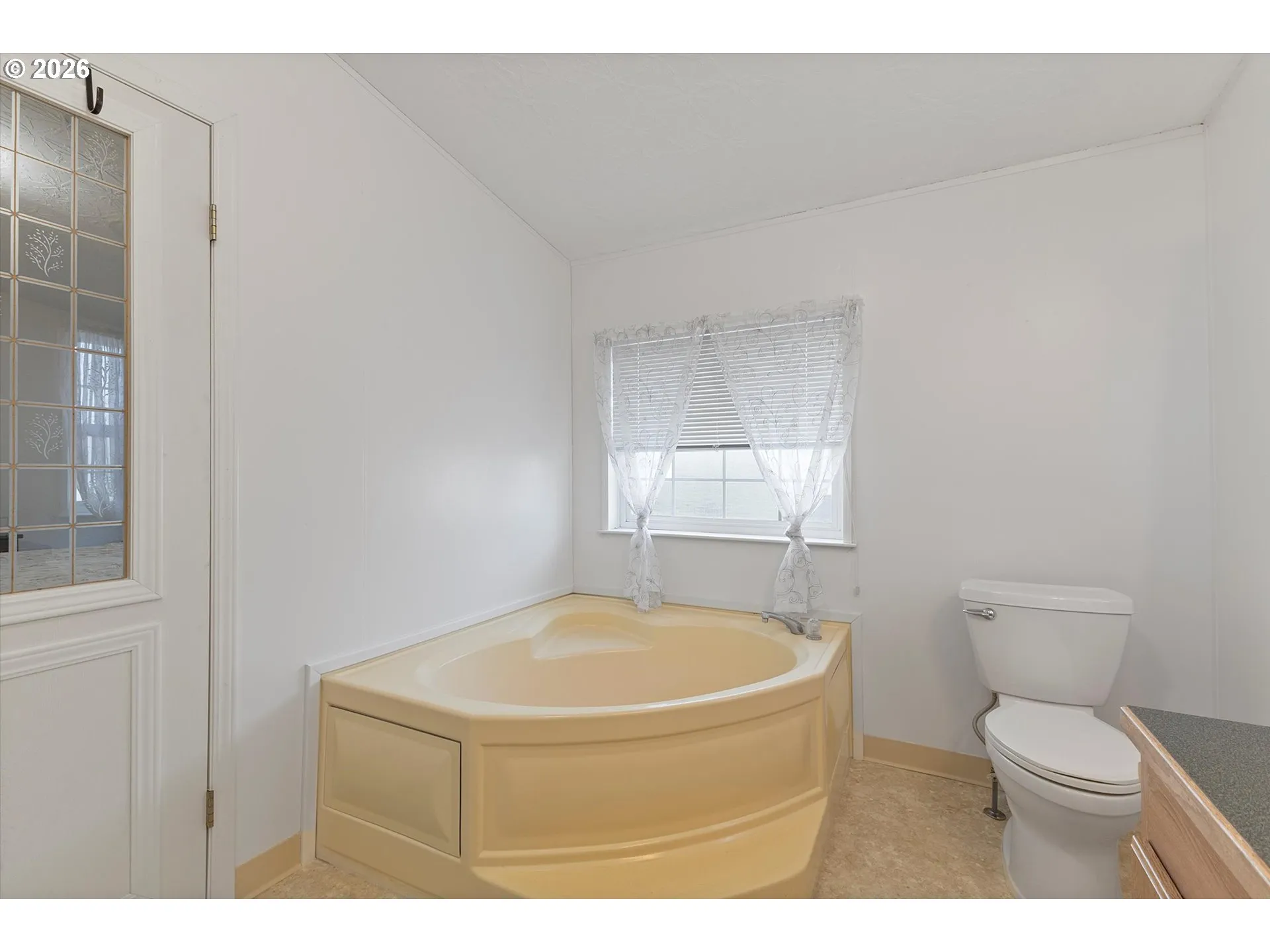 Bathroom, Attached-Garden Tub