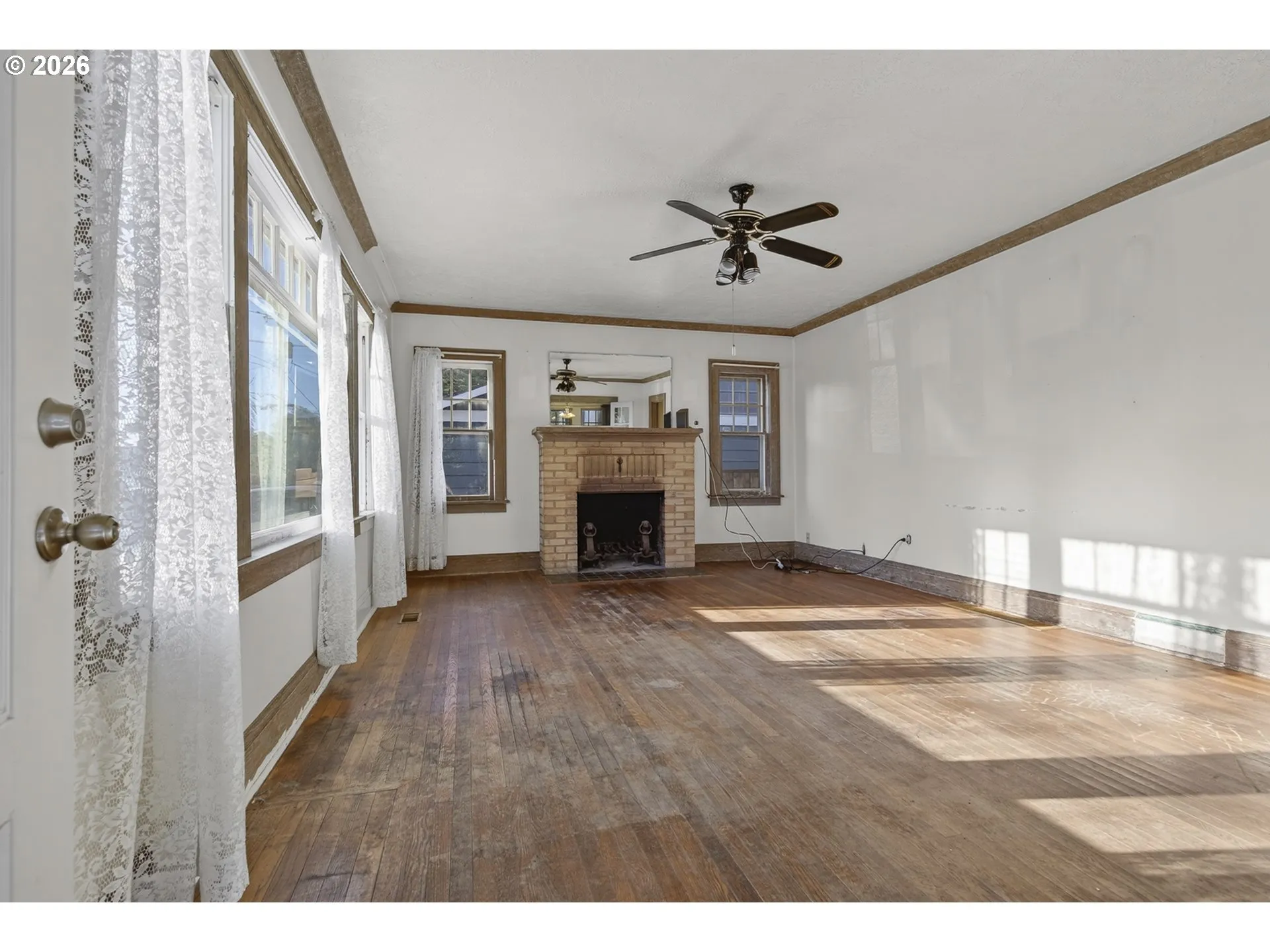 Living Room/Entrance
