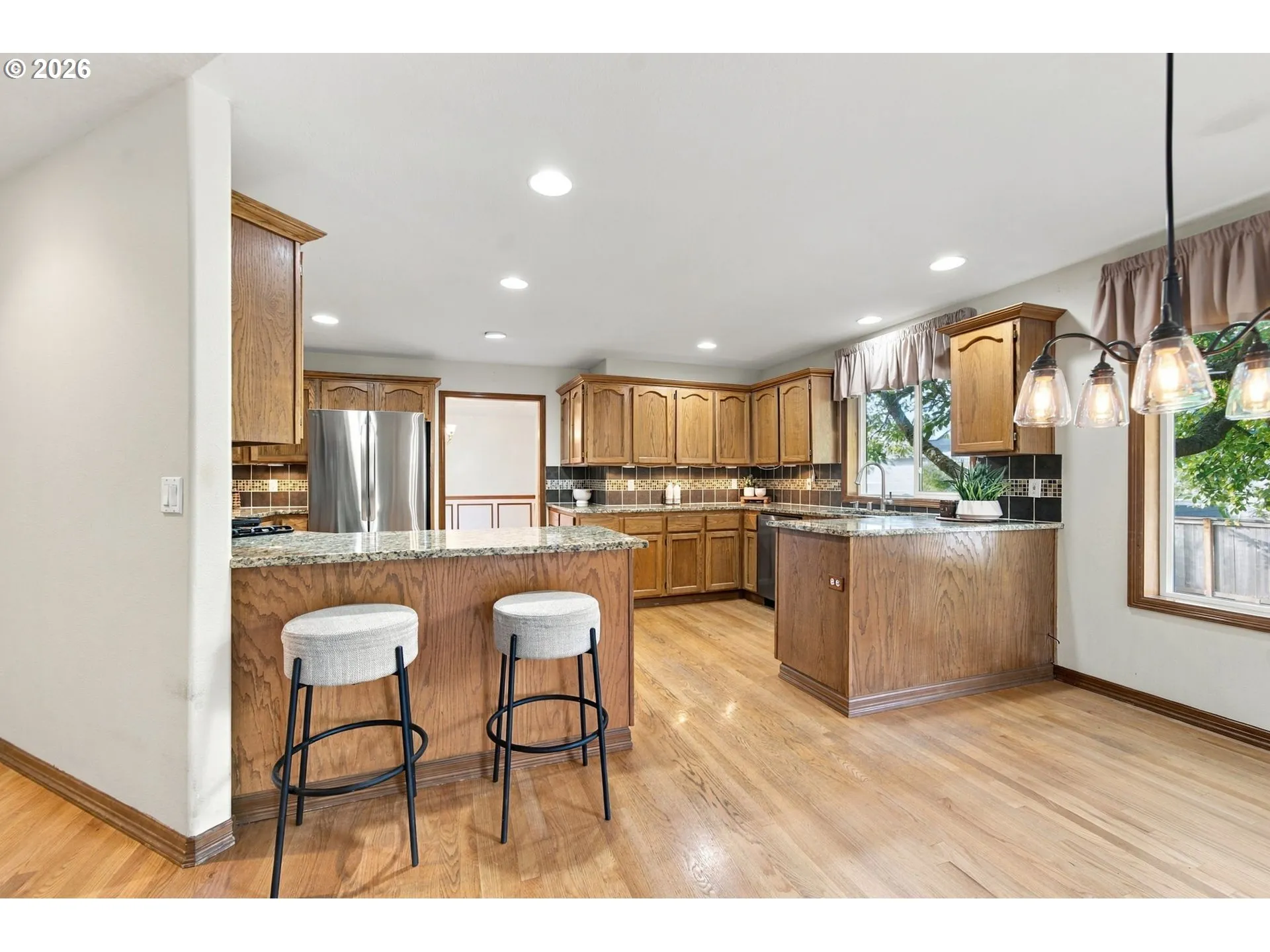 Kitchen-Breakfast Bar