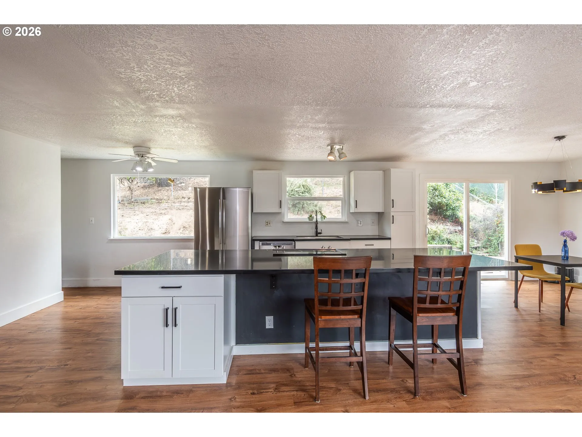 Kitchen-Breakfast Bar