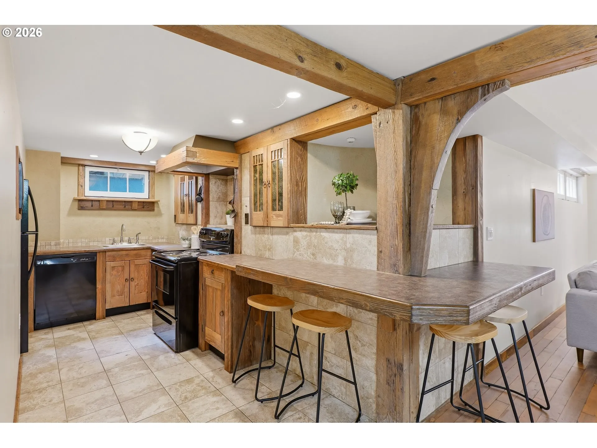 Kitchen-Breakfast Bar