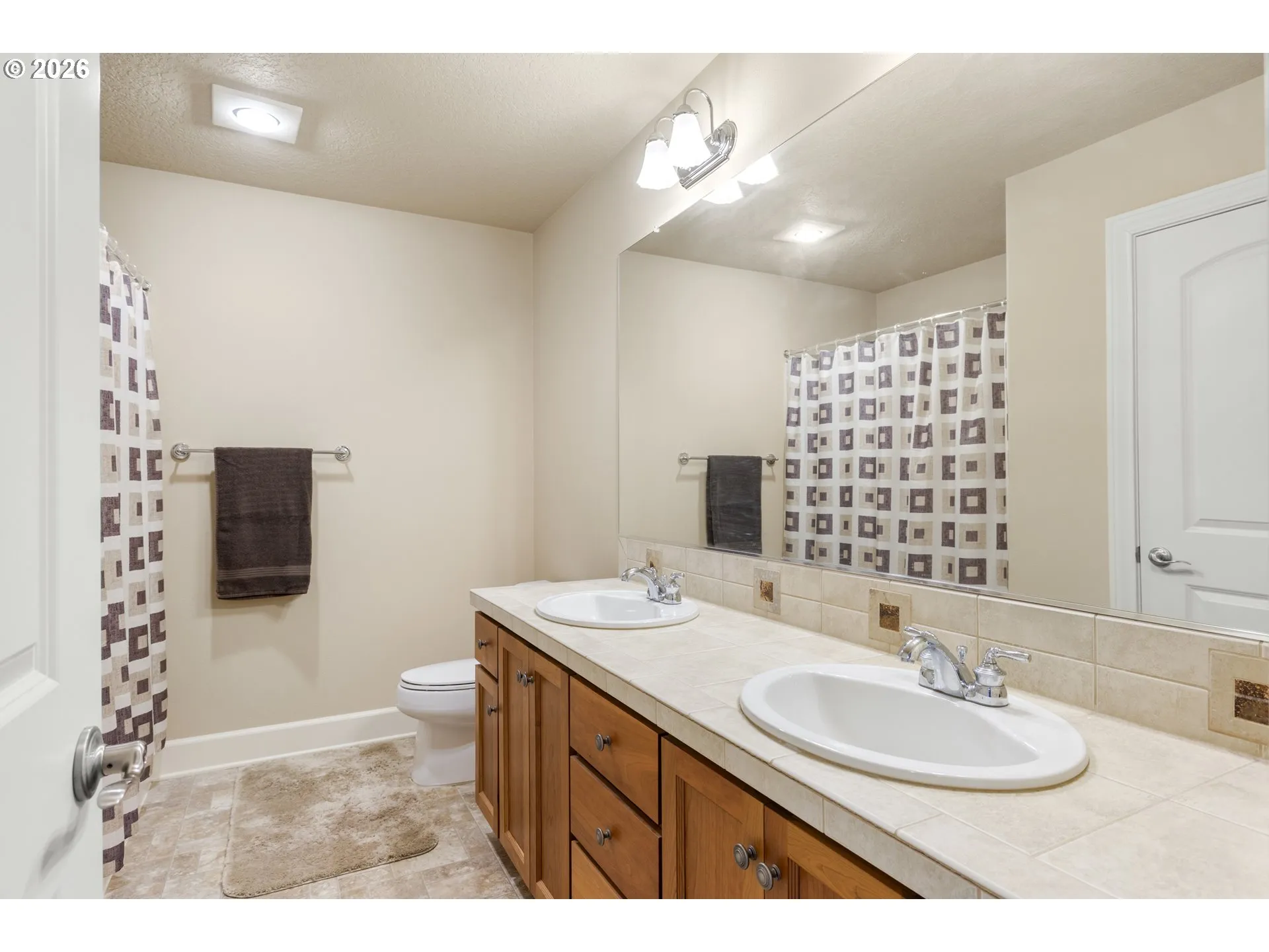 Bathroom-Upper