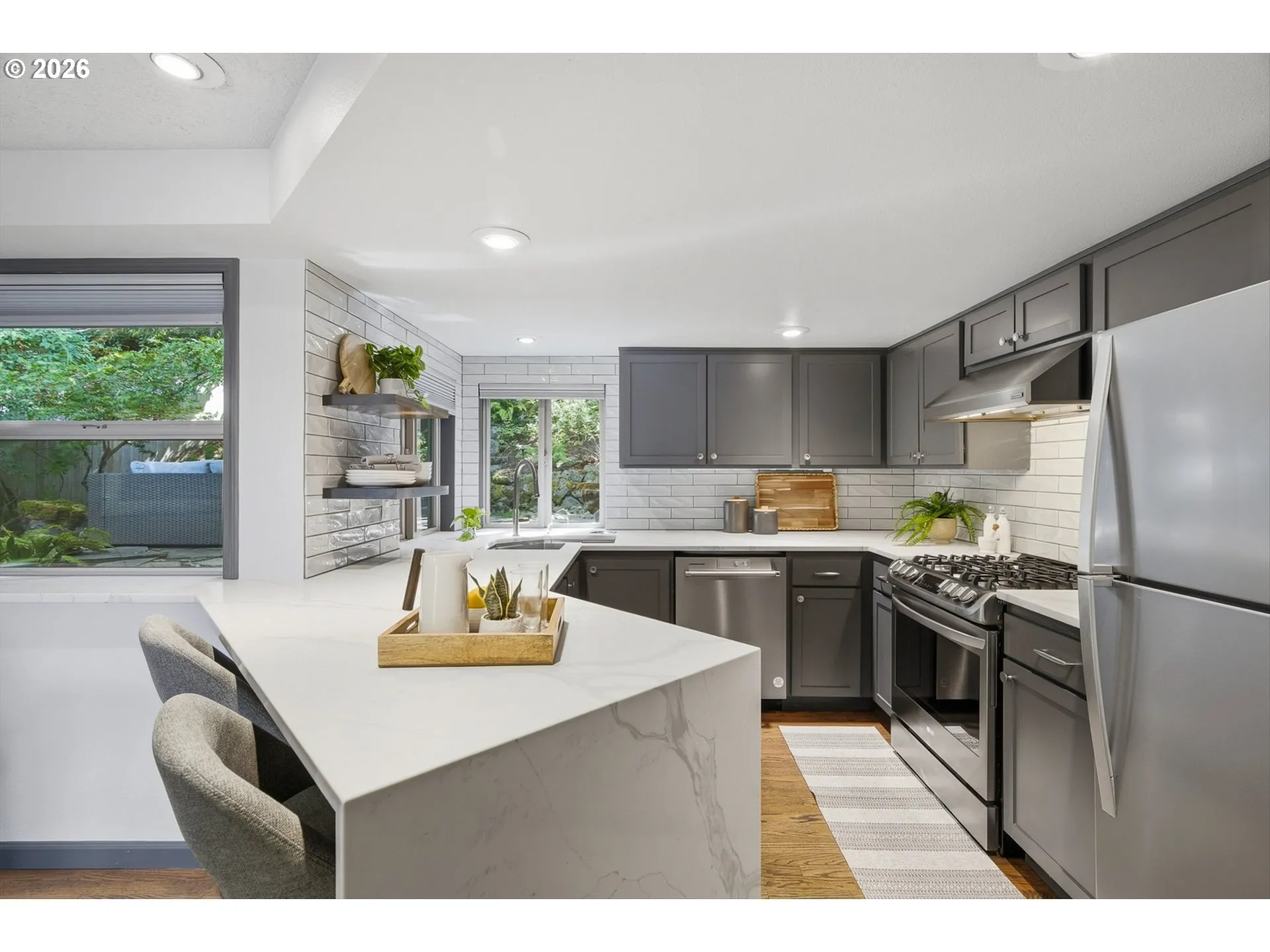 Kitchen-Breakfast Bar