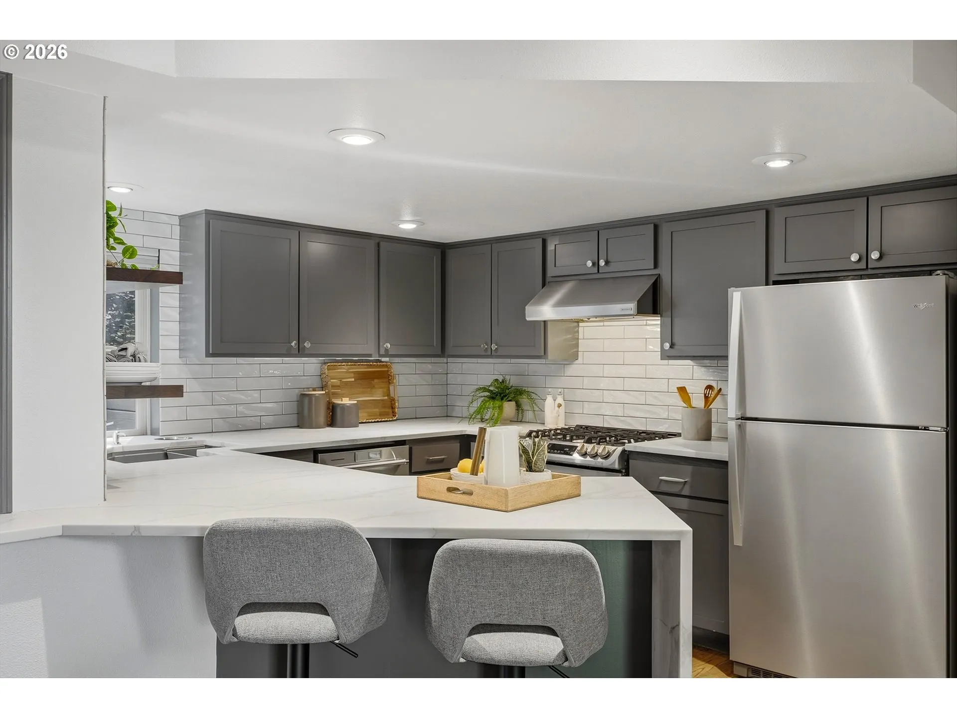 Kitchen-Breakfast Bar
