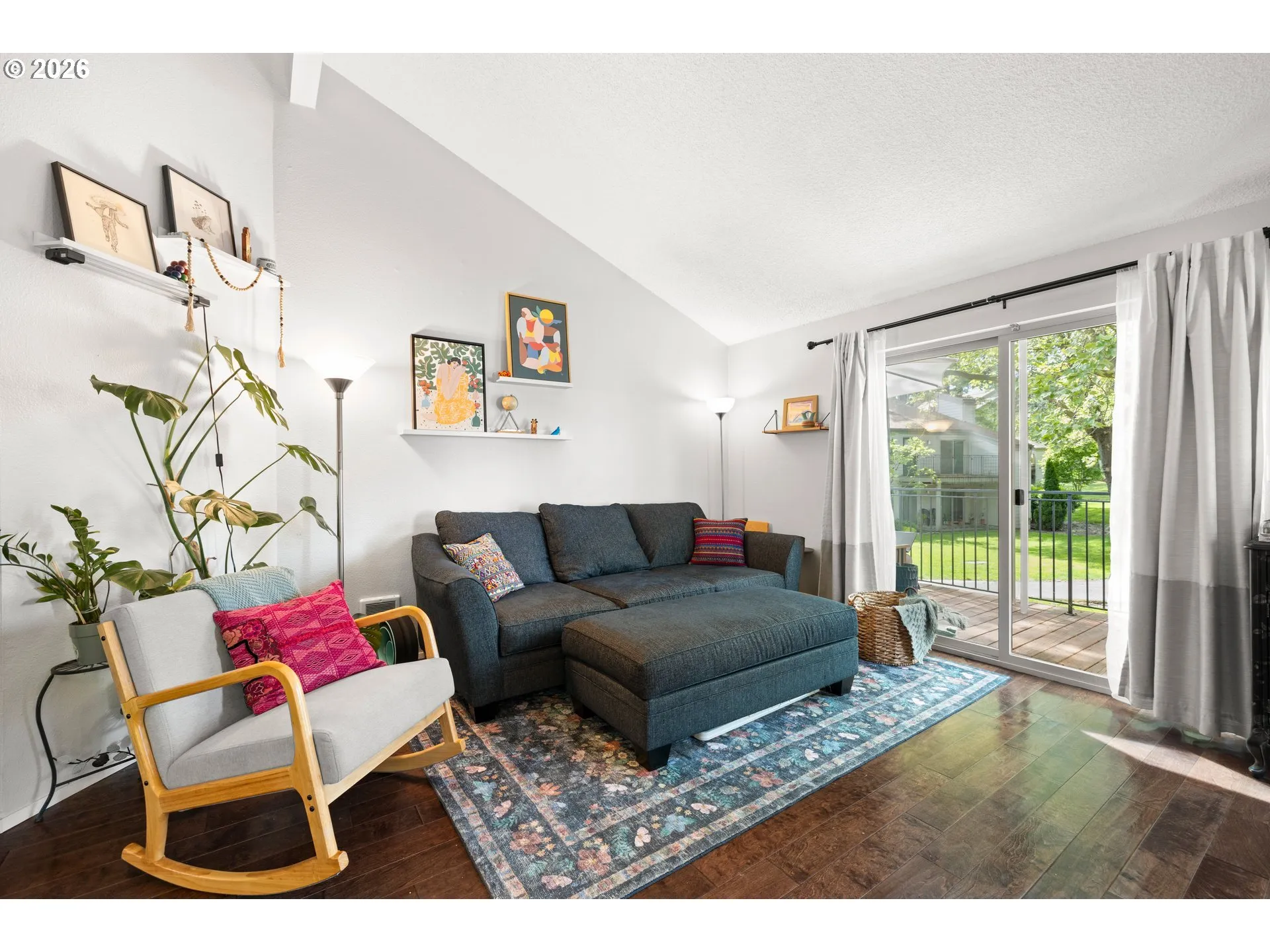 Living Room-Vaulted Ceilings