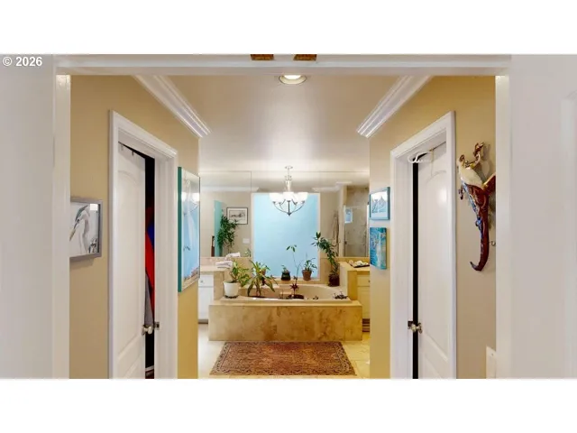 Bathroom, Attached-Walk-In Closet