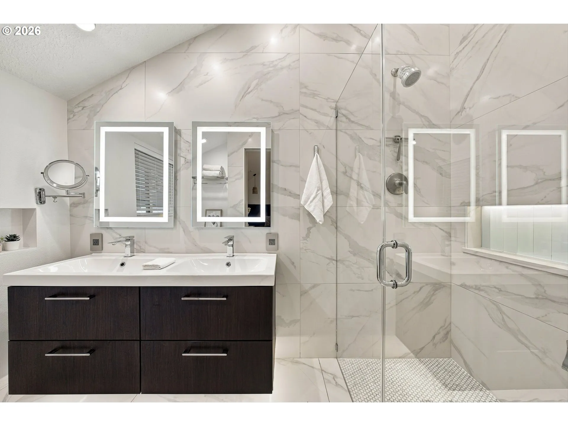 Bathroom-Walk in Shower