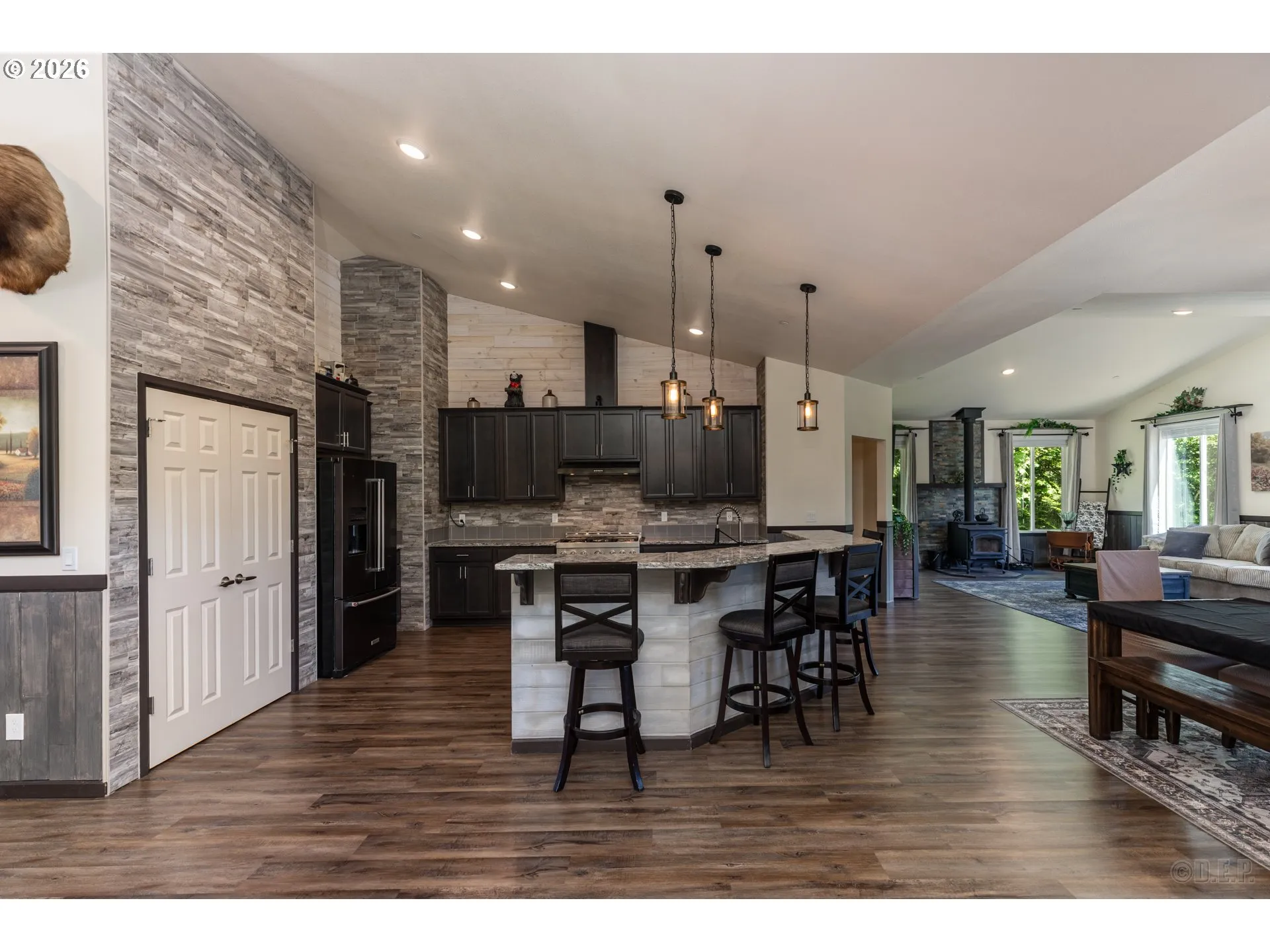 Kitchen-Breakfast Bar
