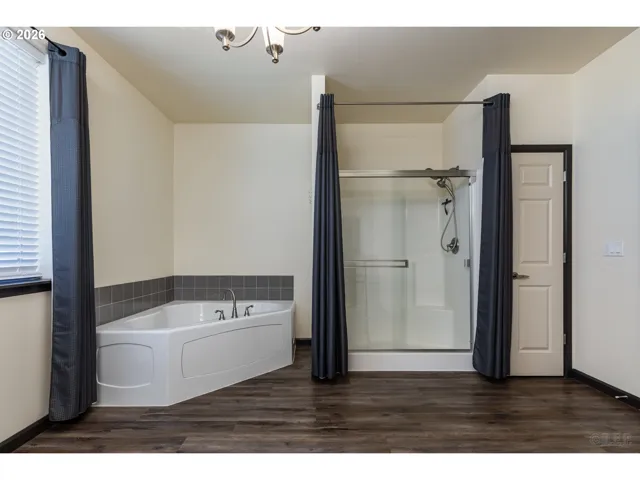 Bathroom, Attached-Garden Tub