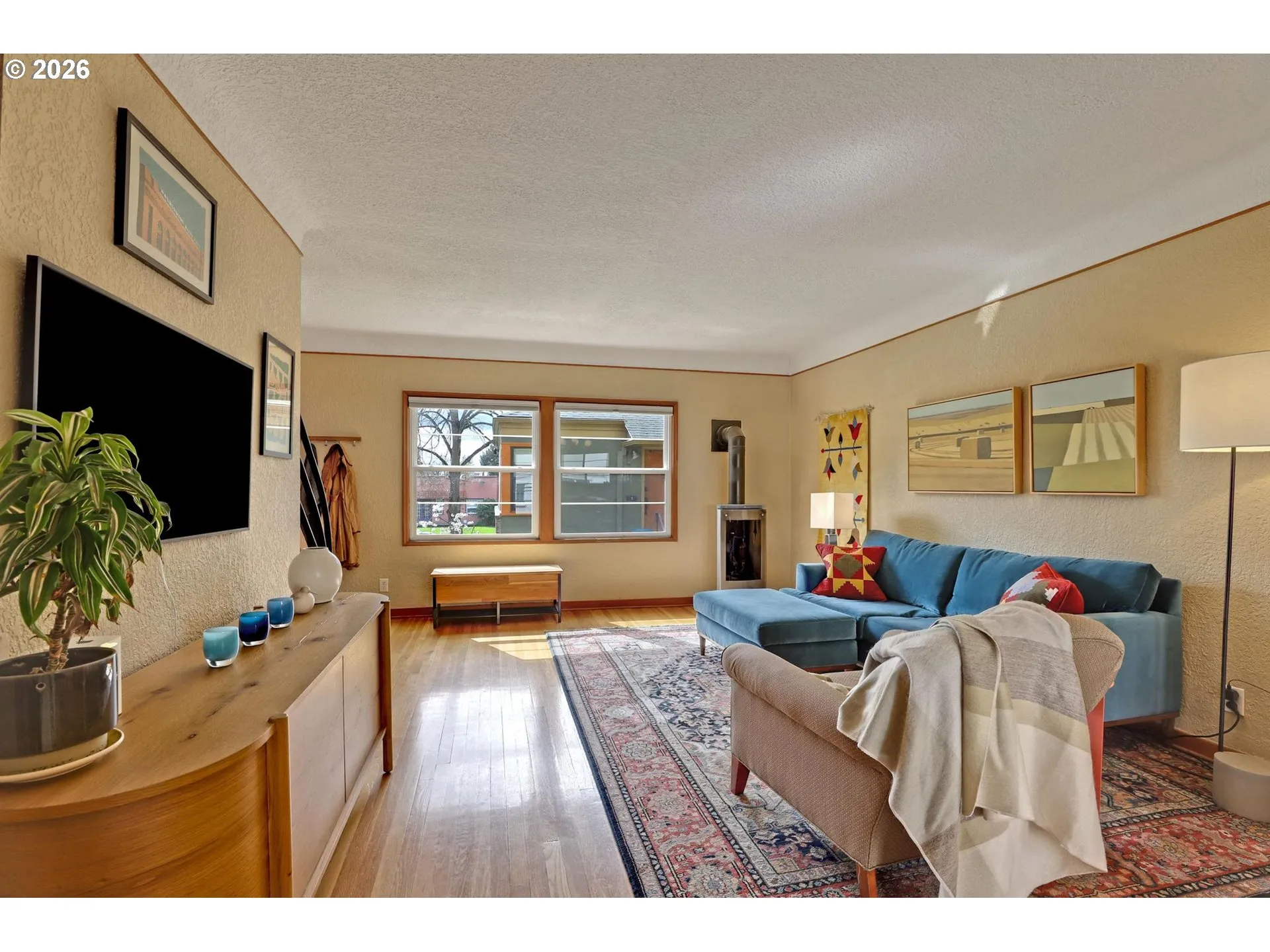 Living Room-Fireplace