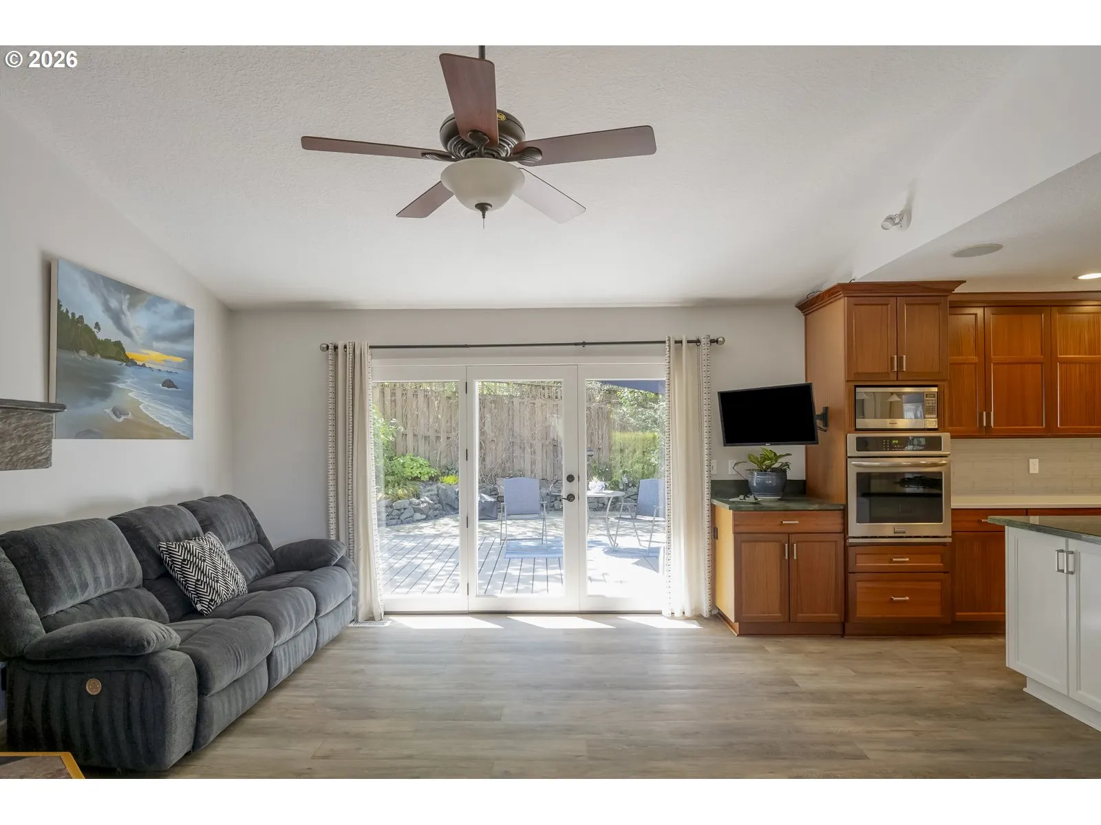 Living Room-Vaulted Ceilings