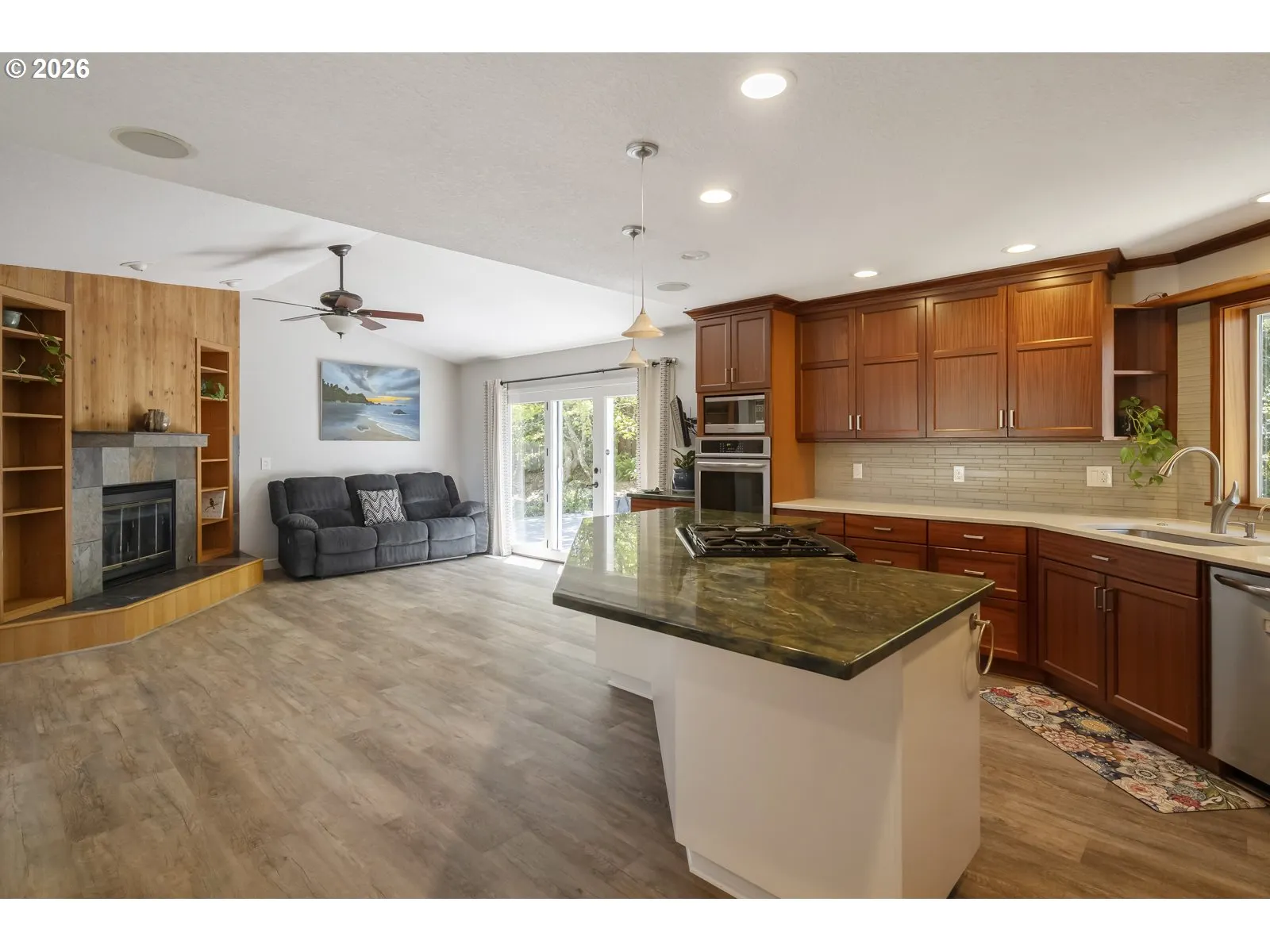 Kitchen/Living Room-Island