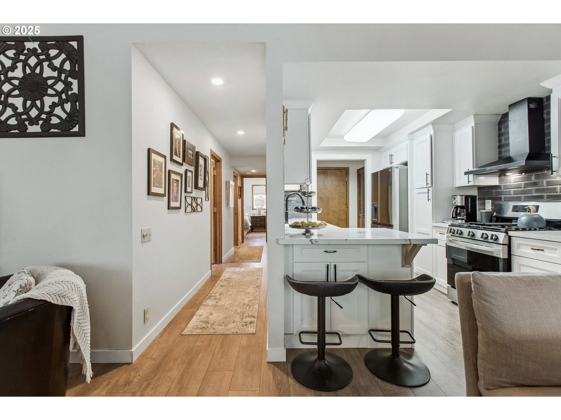 Kitchen-Breakfast Bar