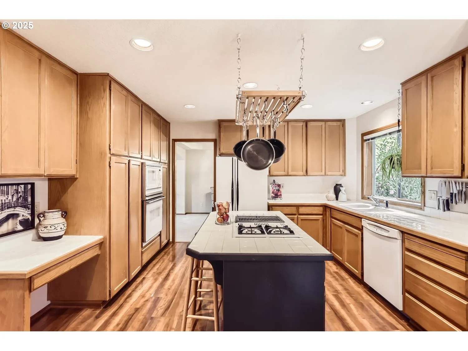 Kitchen/Dining Room-Island