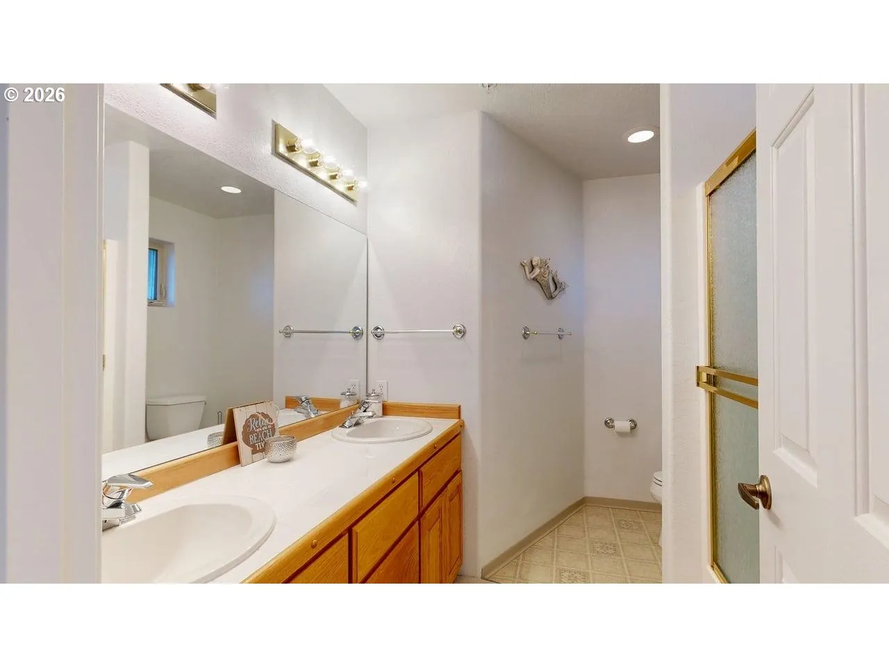 Bathroom, Attached-Double Sinks