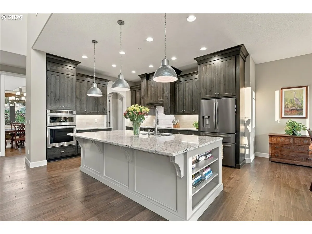 Kitchen-Breakfast Bar