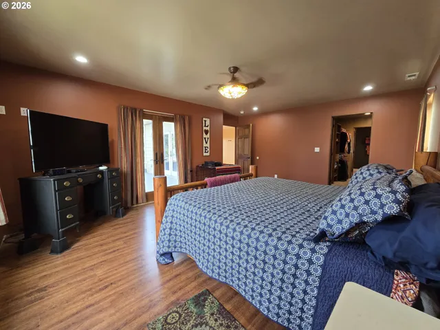 Primary Bedroom-Upper