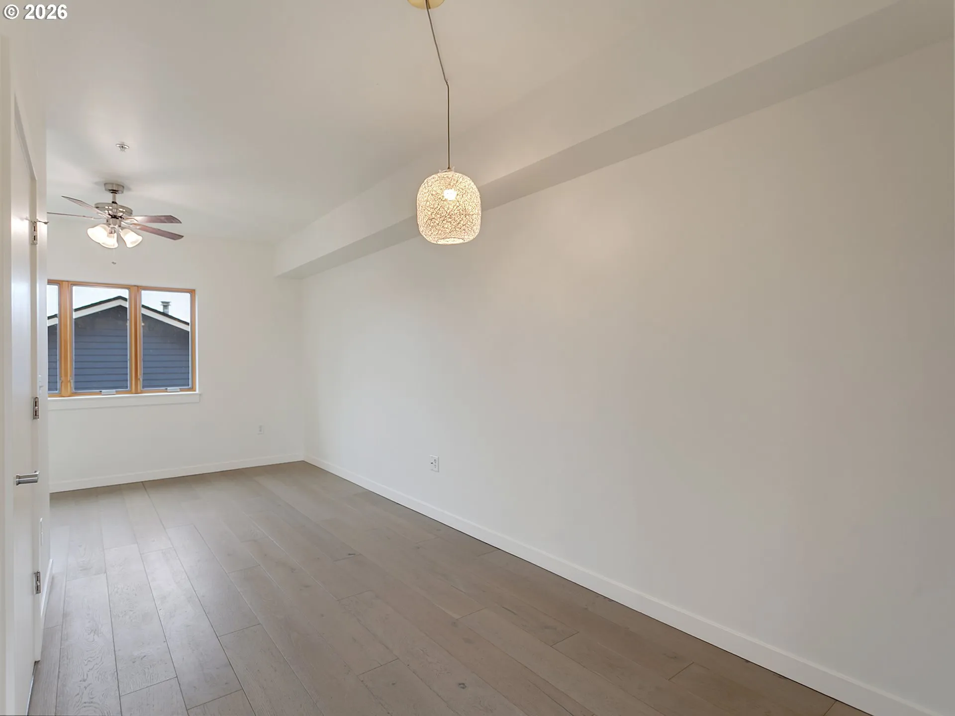 Living Room/Entrance