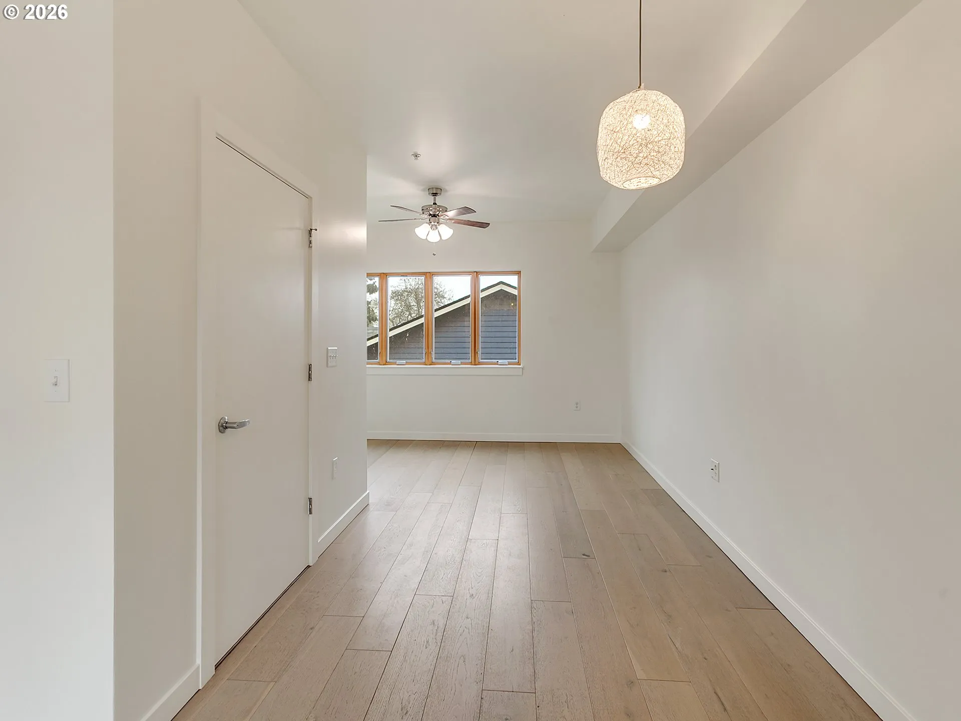 Living Room/Entrance