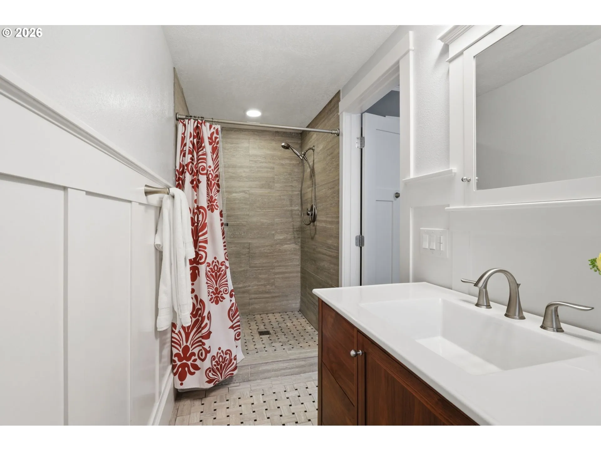 Bathroom-Walk in Shower