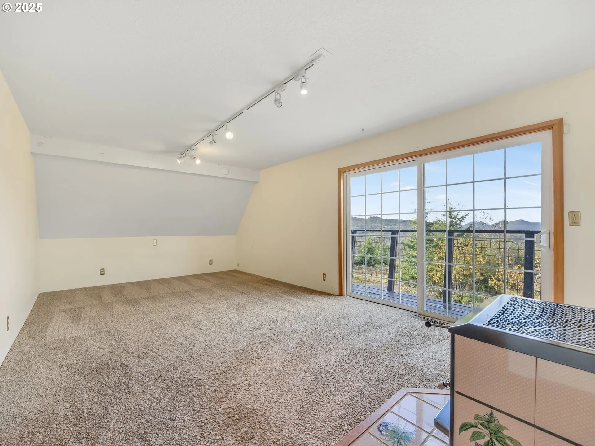 Primary Bedroom-Upper