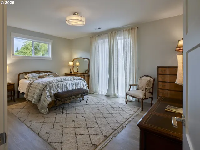 Bedroom, Primary