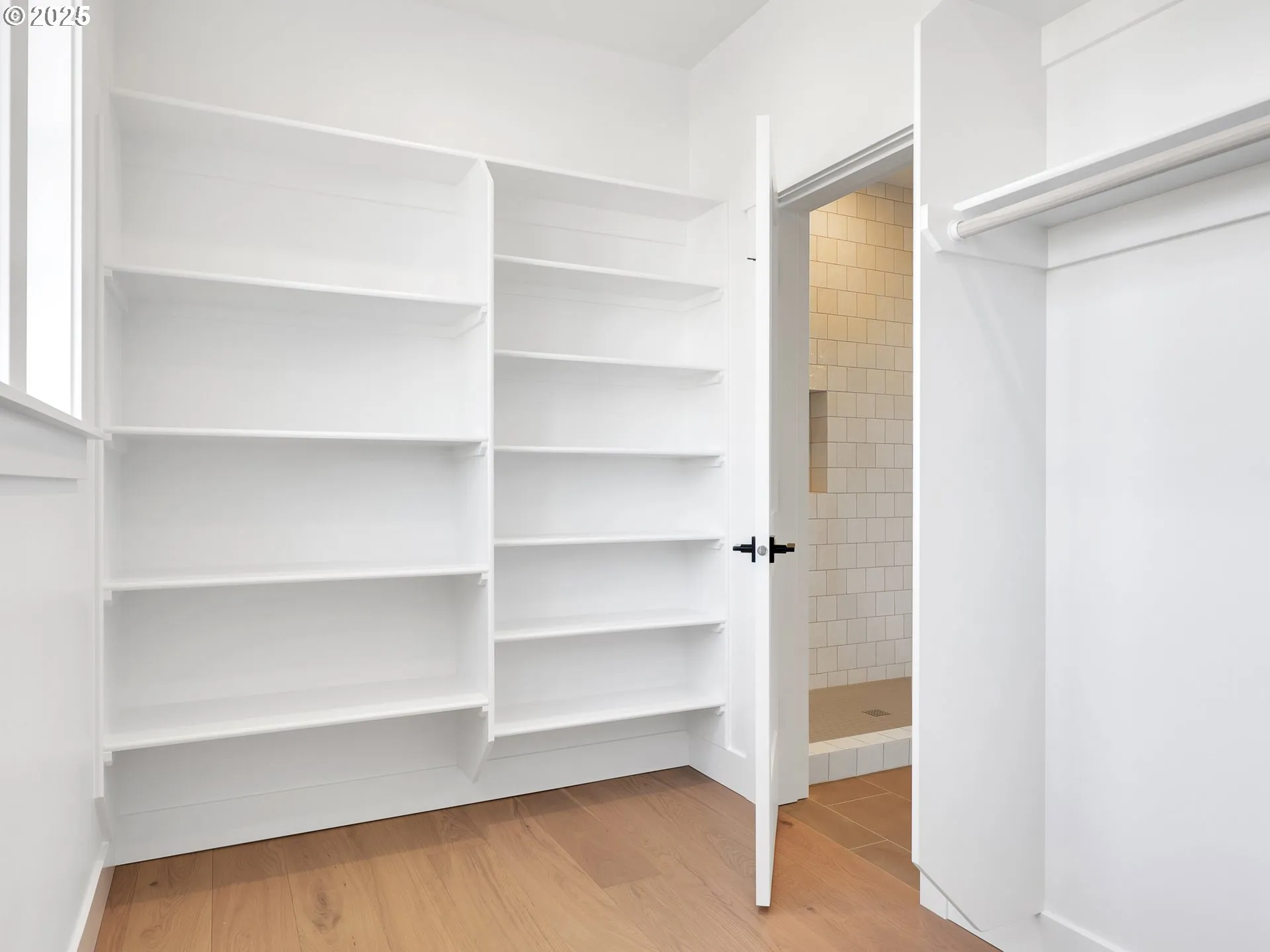 Bathroom, Attached-Walk-In Closet