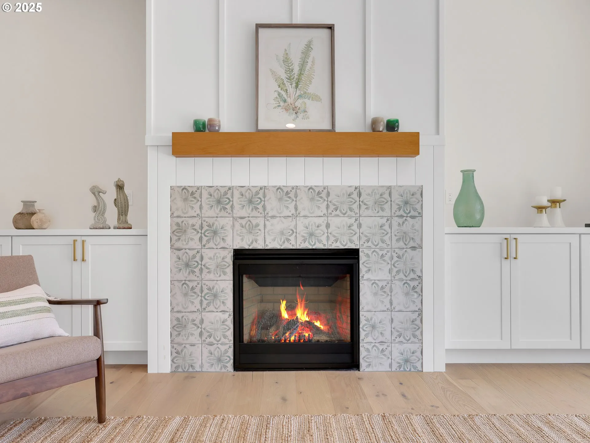 Living Room-Fireplace