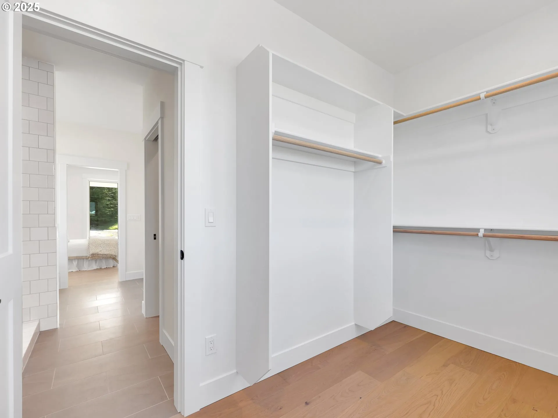 Bathroom, Attached-Walk-In Closet