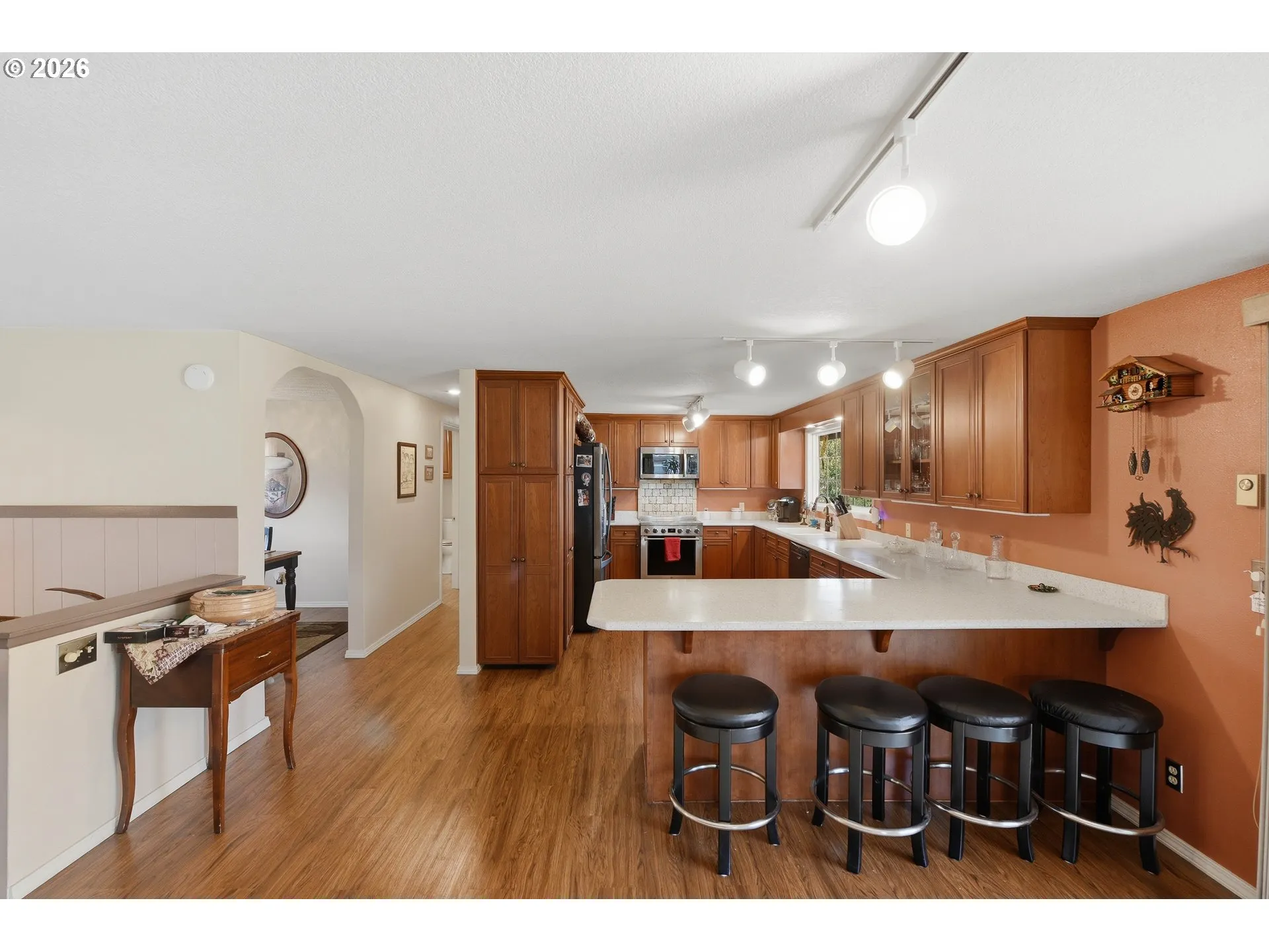 Kitchen-Breakfast Bar