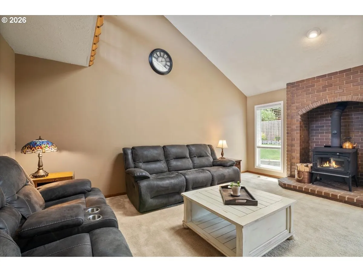 Living Room-Fireplace