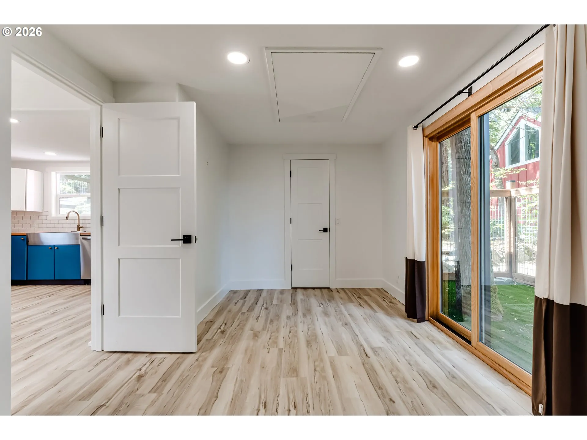 Bedroom, Primary-Skylight